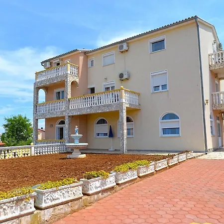 Apartment Fuer 10 Personen Ca 120 Qm In Pula-fondole, Istrien Istrische Riviera *