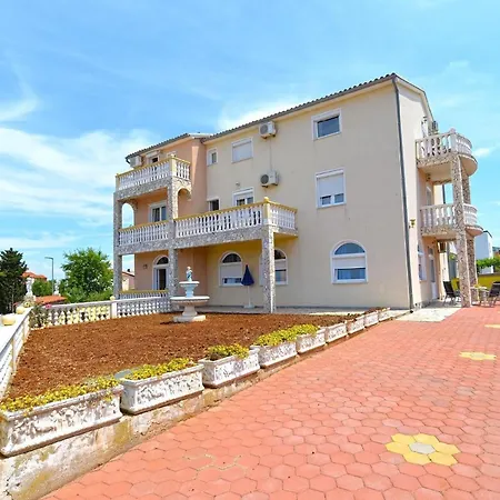 Apartment Fuer 10 Personen Ca 120 Qm In Pula-fondole, Istrien Istrische Riviera Stinjan